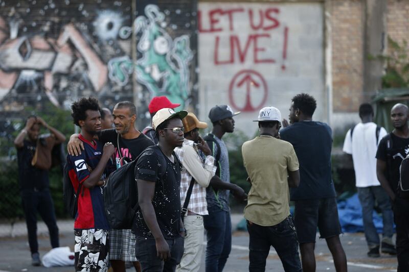 Blitz della polizia nella tendopoli dei migranti alla Stazione Tiburtina 14