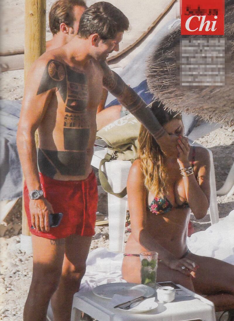 Belén e Borriello, baci e carezze a Ibiza 3