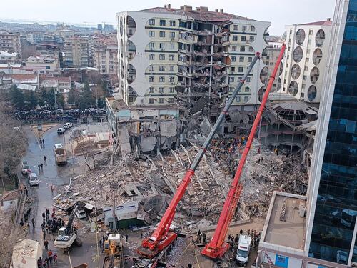 Ecatombe di vittime in Turchia e Siria. "Un sisma mai visto, rischio 15mila morti"