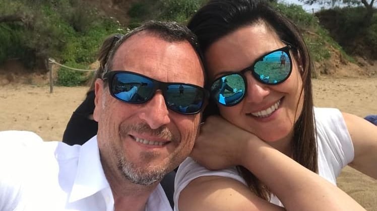 "Stasera bisogna festeggiare". Amadeus brinda alla prossima conduzione di Sanremo 2020