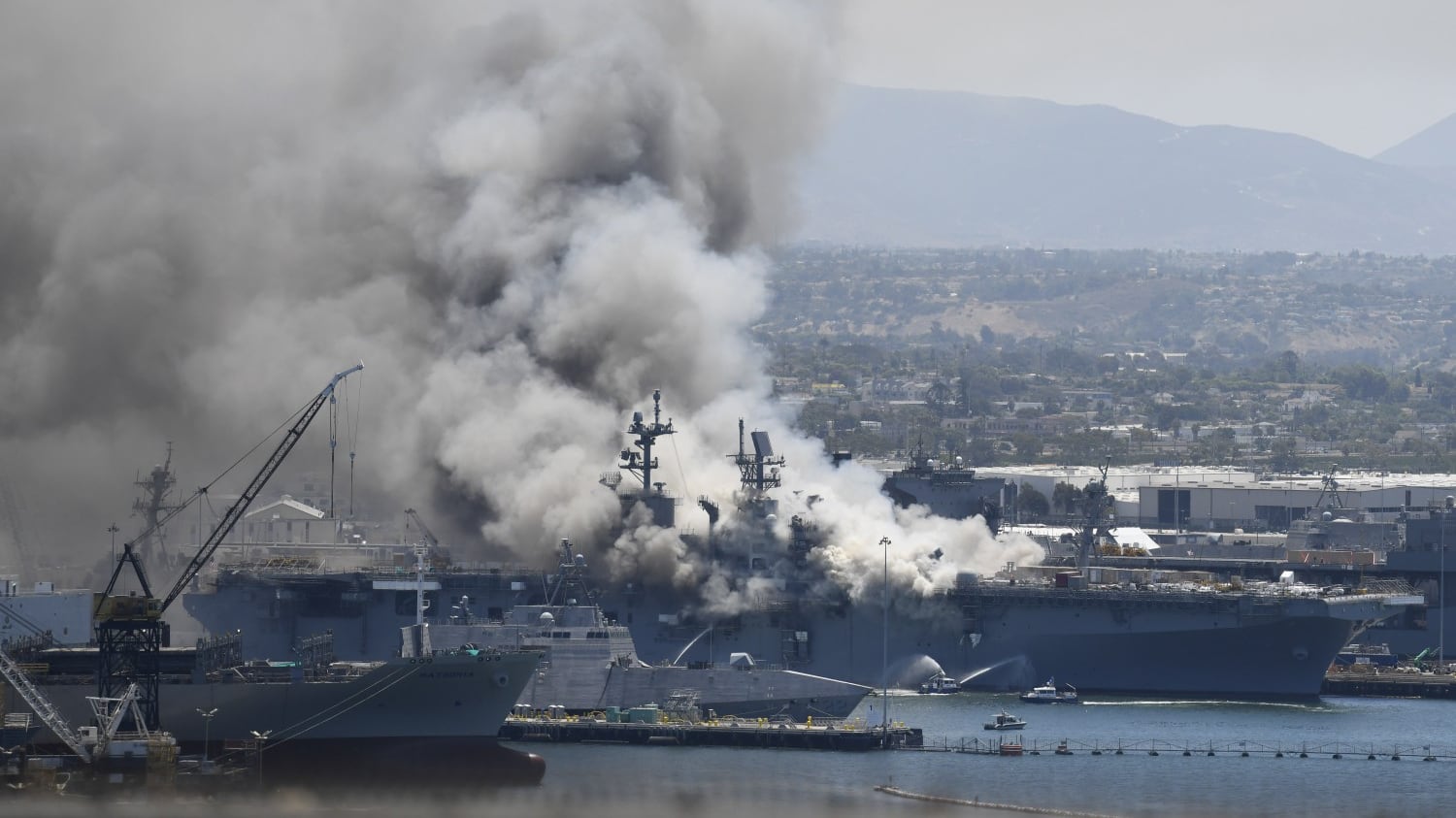San Diego, esplosione sulla Uss Bonhomme Richard: fuori uso nave della Marina