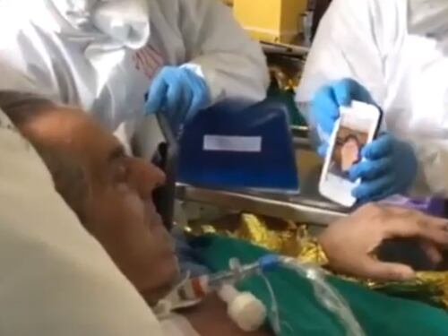Eros Ramazzotti "abbraccia" il malato di coronavirus in terapia intensiva