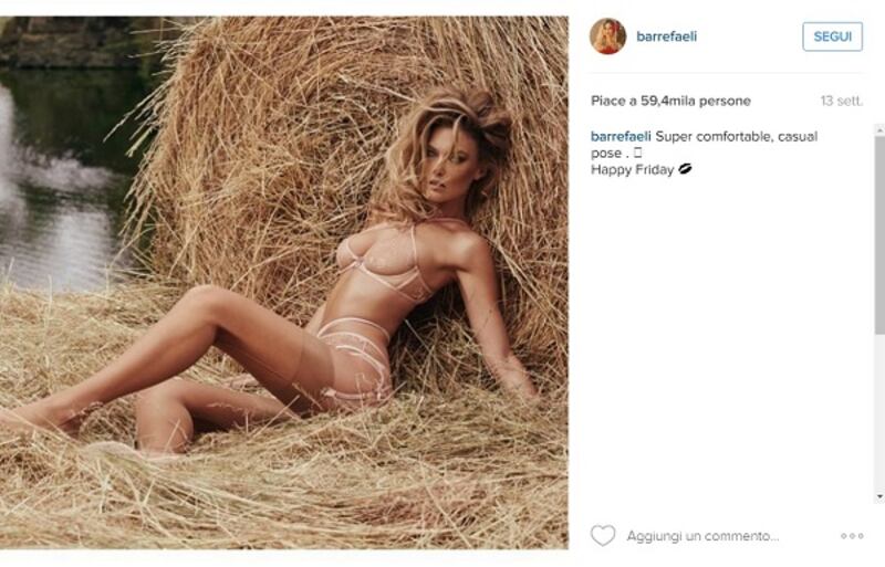 Bar Refaeli, una futura mamma social 14