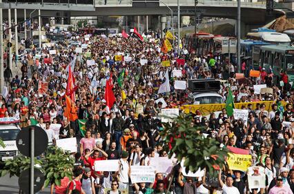 Brasile, proteste contro il governo 9