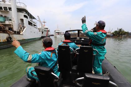 Indonesia, precipita un Boeing: pure un italiano tra i 188 morti 8