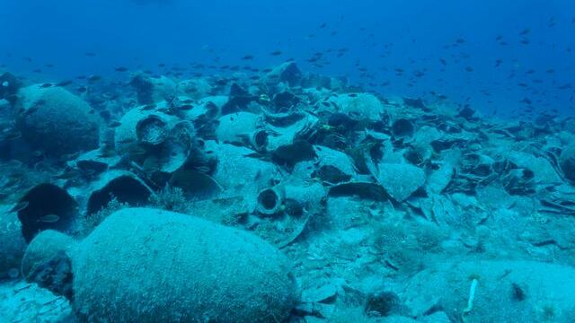 Riaffiora dal mare l'antico porto greco di Delo
