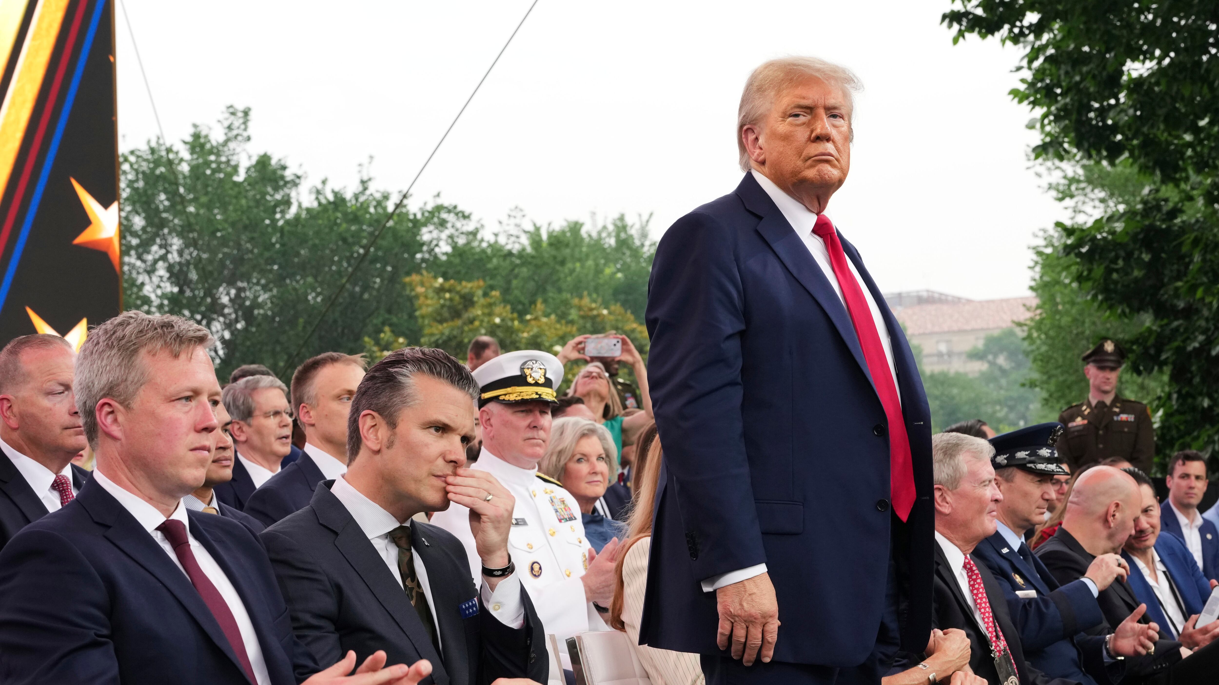 "Il programma nucleare di Teheran non è stato distrutto": il rapporto degli 007 fa infuriare Donald Trump