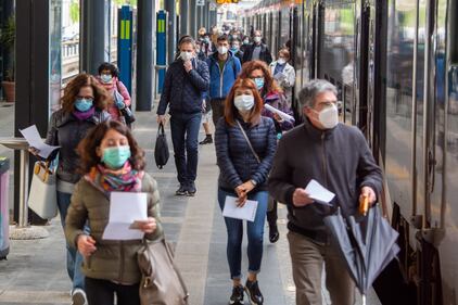 Milano, afflusso di pendolari in aumento alla stazione Cadorna 6