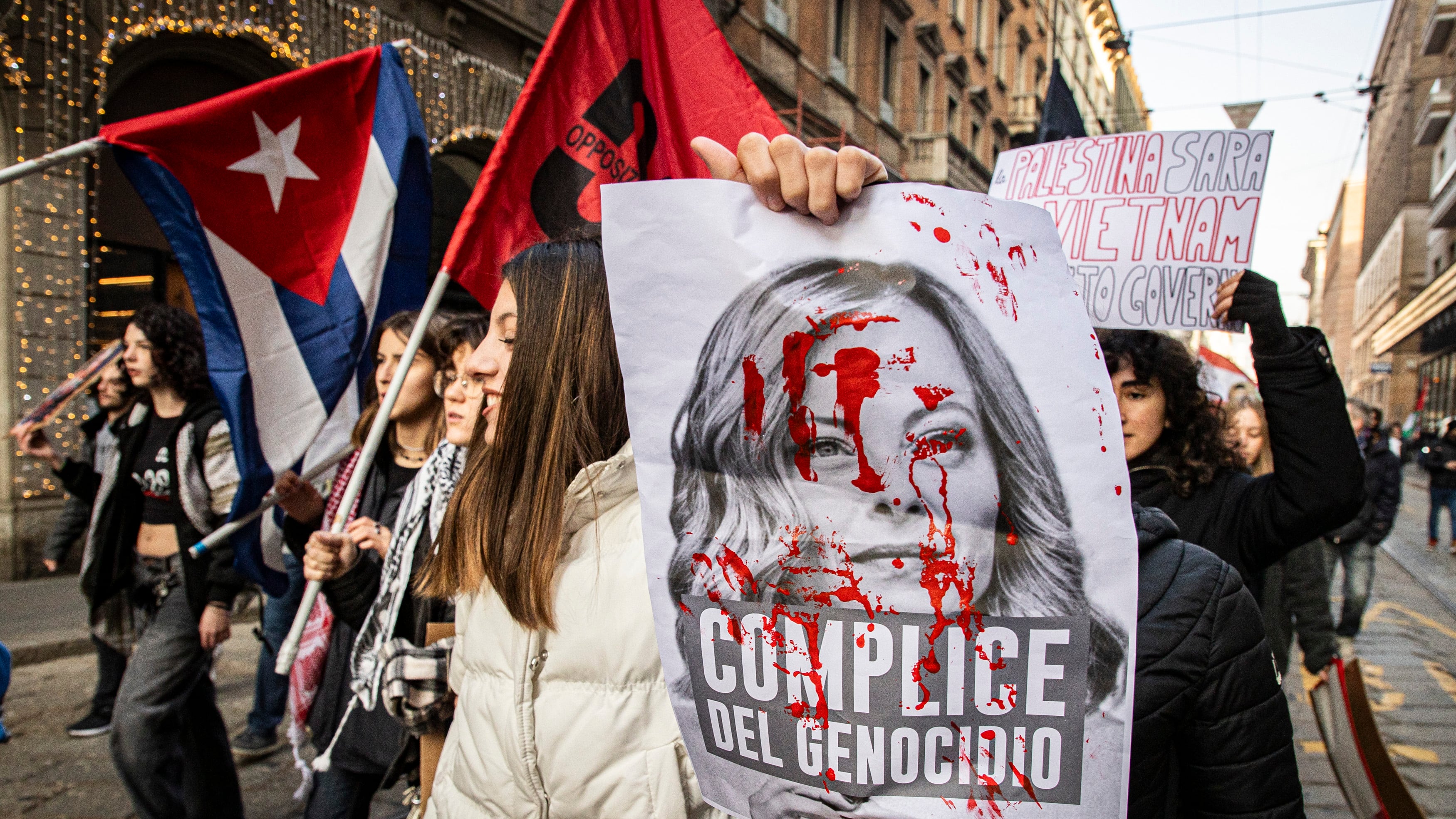 Meloni diga per i violenti come lo fu Berlinguer
