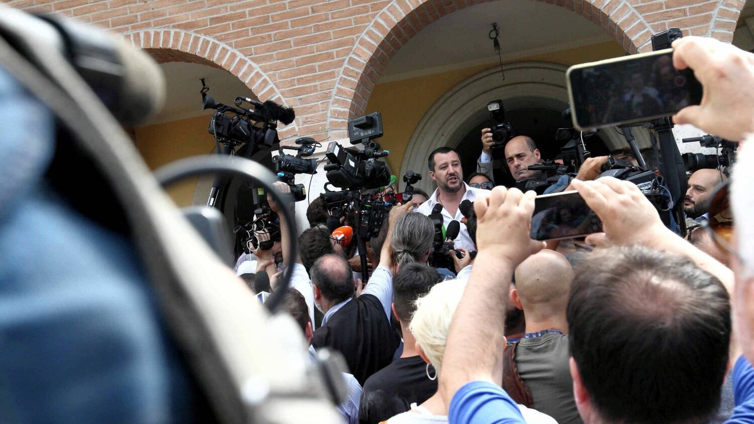 Il ministro in Libia per fare fronte comune