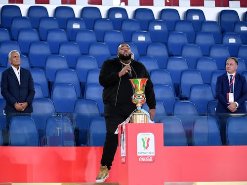 Finale Coppa Italia, Sergio Sylvestre si dimentica le parole dell'inno di Mameli