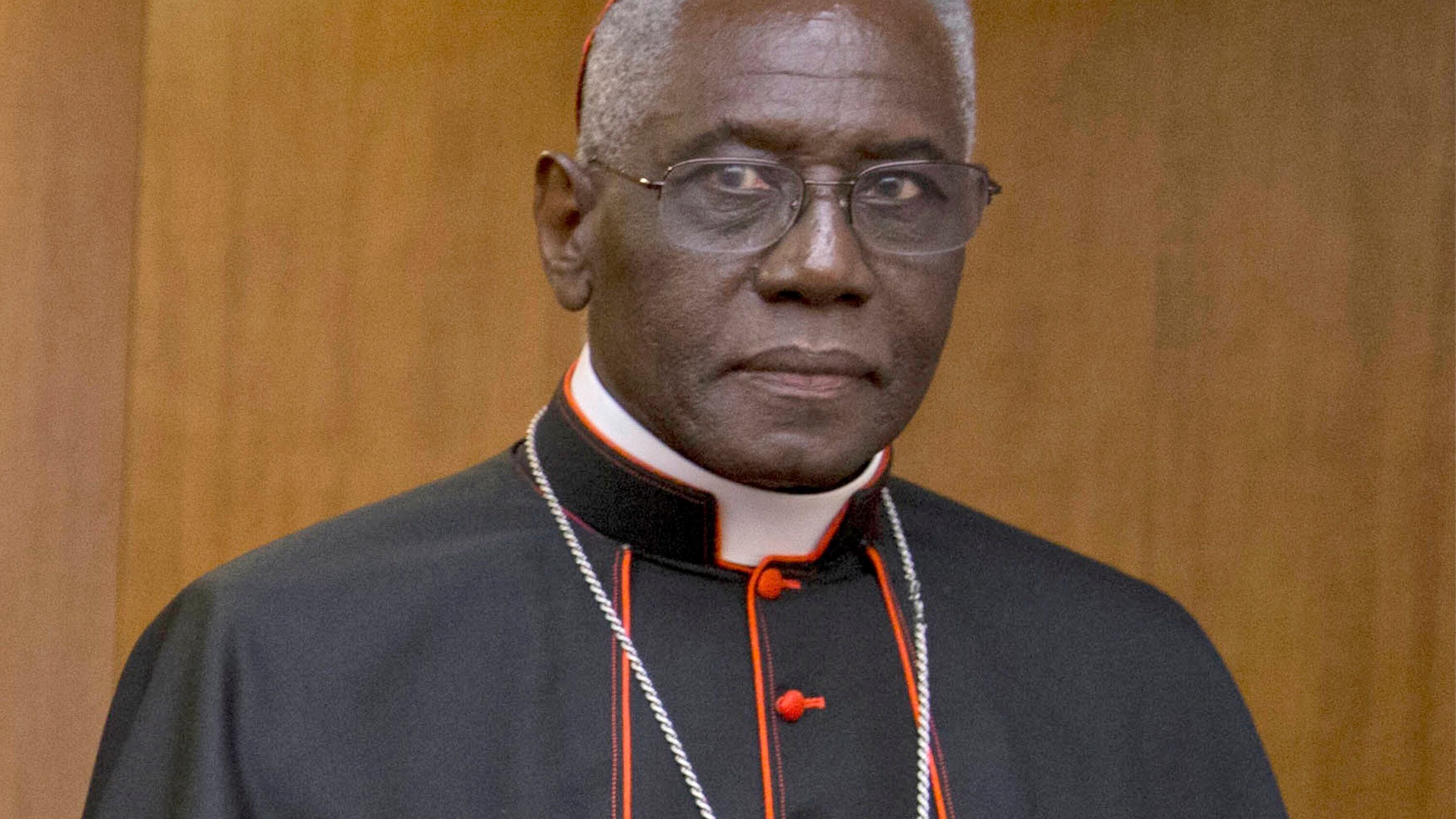 "La tradizione è il motore della Chiesa. Eutanasia in Francia? Non hanno diritto"