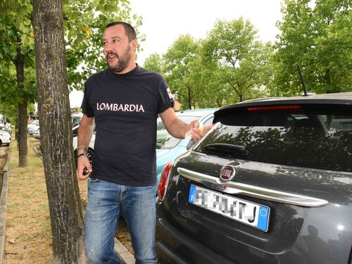 Salvini: "Pronti a governare con tutti, tranne Renzi"