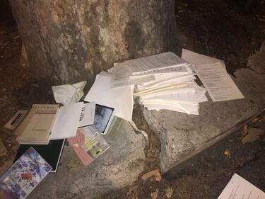 Roma, tesi di laurea buttate nei cassonetti 1