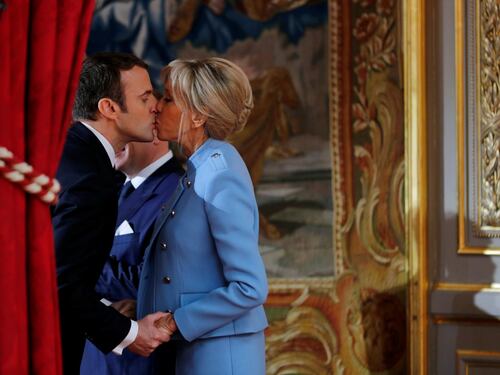 Emmanuel Macron si insedia all'Eliseo