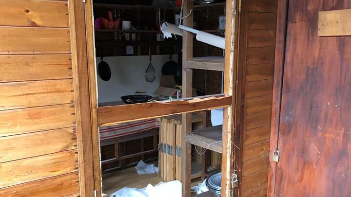 Raid vandalico contro la Chiesa, distrutto parco urbano per anziani