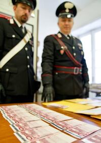 Le banconote fac-simile che "fregano" i cambia valute 4