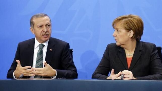 Erdogan caccia un reporter tedesco: ora la Merkel avrà il coraggio di protestare?