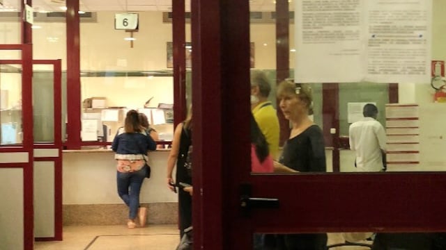 Roma, l'odissea delle carte d'identità: appuntamenti a sportelli chiusi