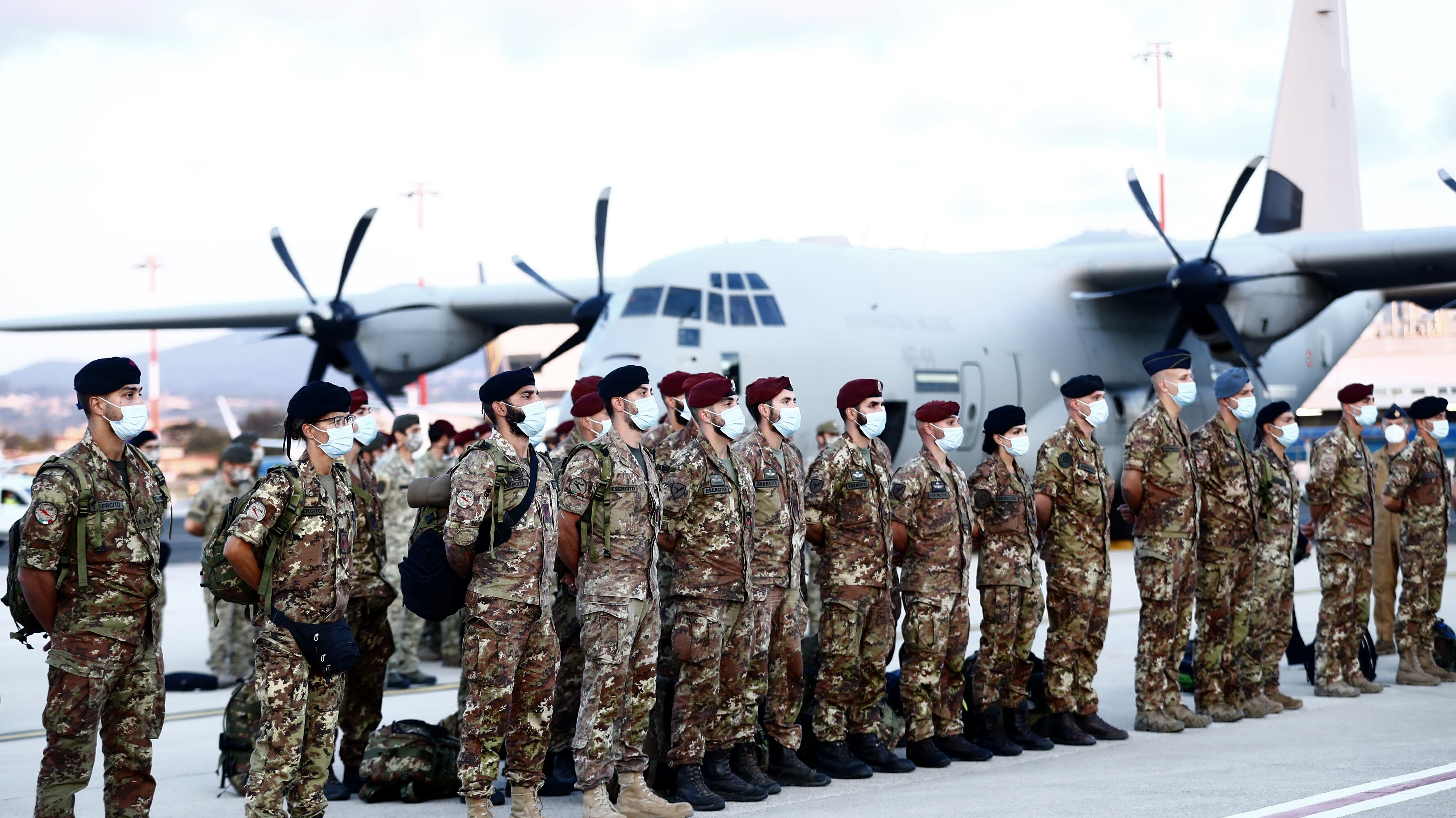 Le urla, la polvere, i feriti. Nei "combat video" dei soldati la guerra di pace italiana