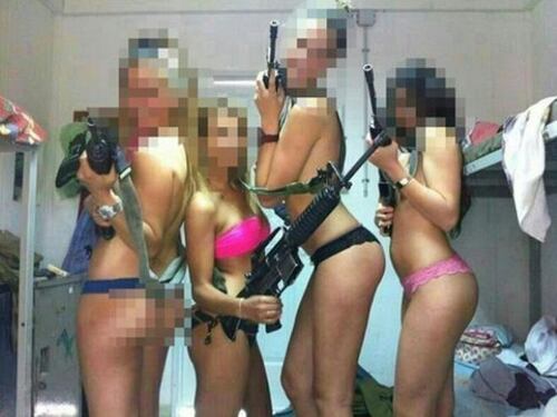 No alle donne sexy nell'esercito Danneggiano l'immagine Meglio brutte ma competenti