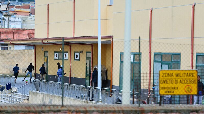 Chiude l'hotspot di Messina: "I migranti saranno trasferiti"