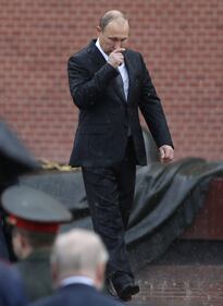 Pioggia battente su Putin: resta impassibile 2