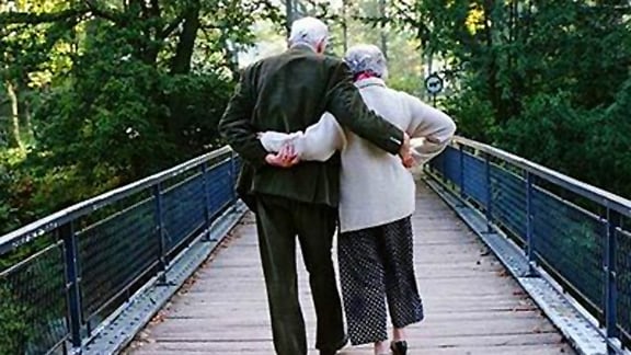 Marito e moglie per quasi 70 anni, muoiono a un'ora l'uno dall'altra