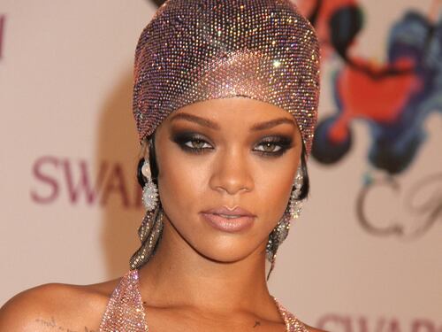 Il nude look di Rihanna che fa girare la testa