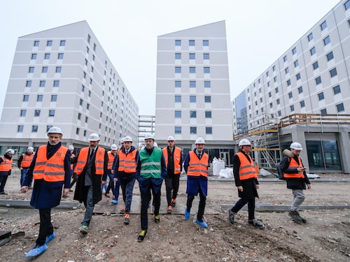 Villaggio olimpico record. Aree e servizi al Comune per coprire gli extracosti