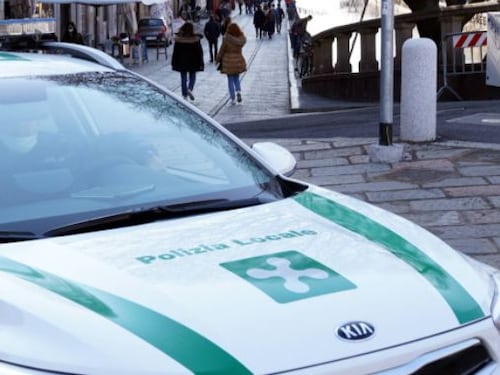 Incidente mortale, auto si ribalta e muore donna di 30 anni