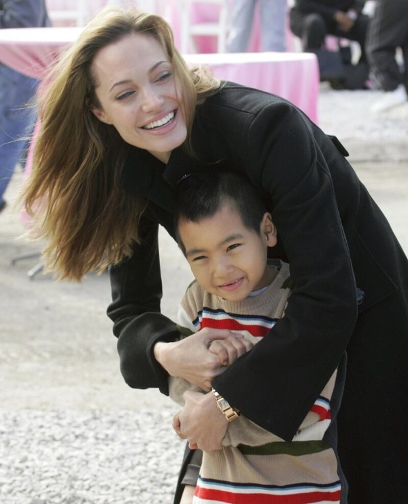 Angelina Jolie: "non ho mai pensato a me stessa come a una madre". Le foto 3