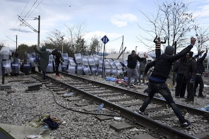 Scontri tra migranti e polizia 9