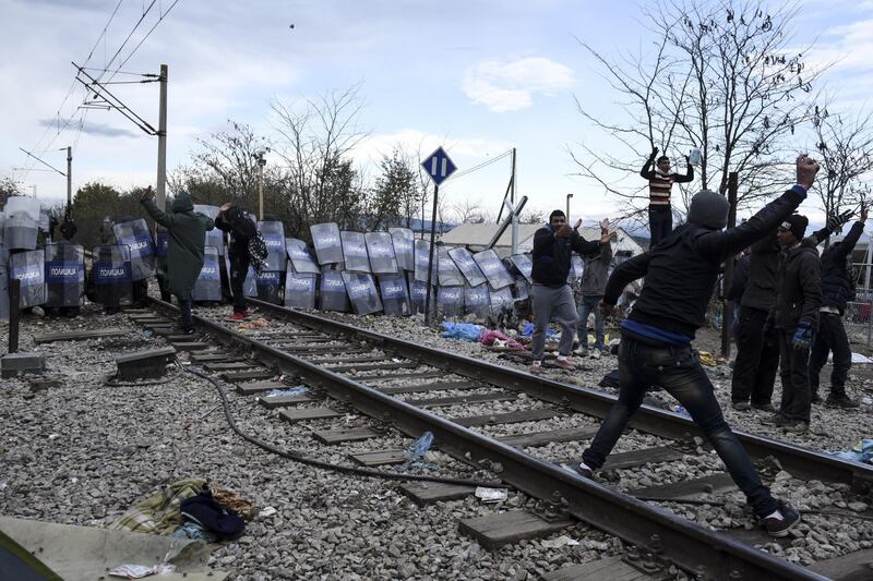 Scontri tra migranti e polizia 9