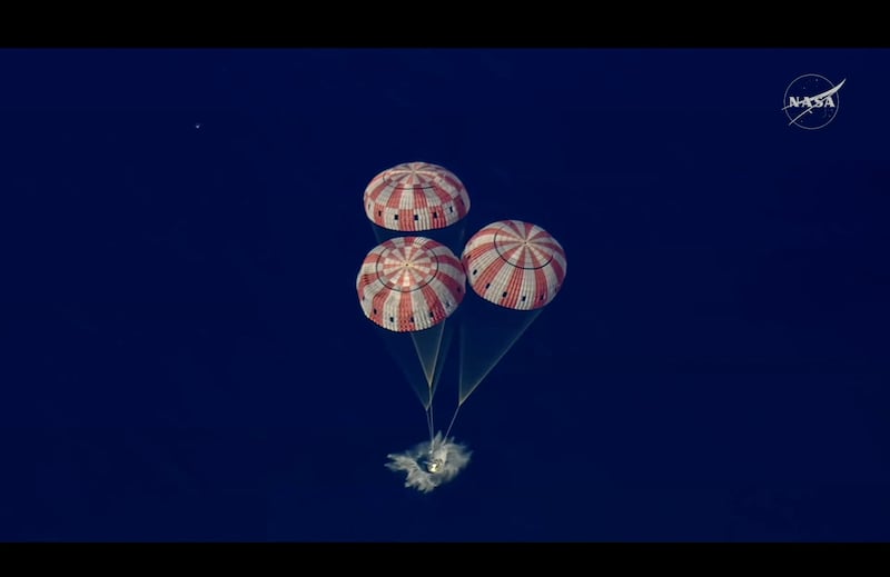 Artemis II, le foto dello splashdown e del rientro sulla Terra 7