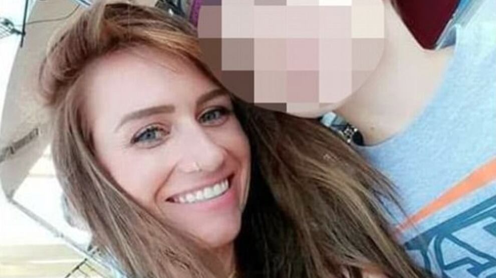La prof fa sesso a 3 con studenti, il video finisce su Snapchat