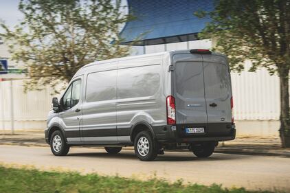Ford E-Transit, il furgone più venduto al mondo diventa 100% elettrico: guarda la gallery 6