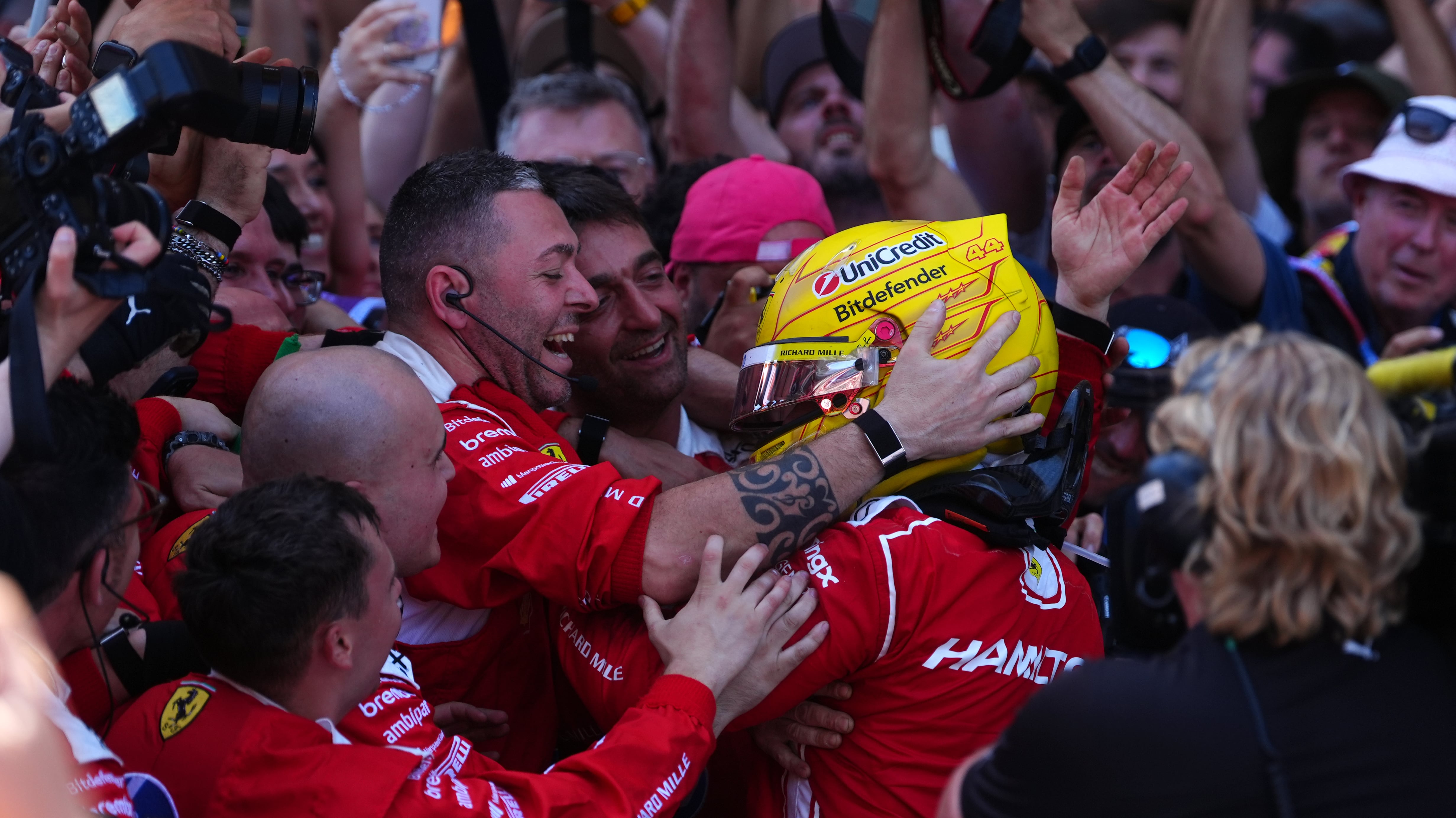F1, Hamilton immenso: prima vittoria in Ferrari. Disastro Antonelli in Catalogna