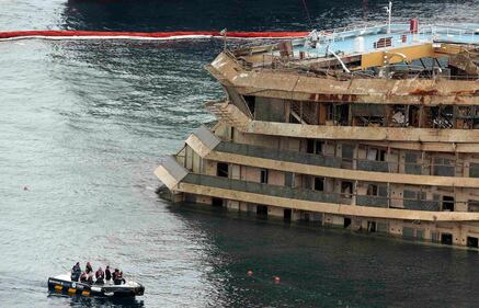 La fiancata danneggiata della nave da crociera 5