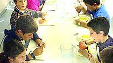 Mense, nuove proteste Anche il 4 aprile i bambini senza cibo