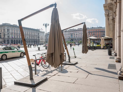 Aperture, l'ira dei centri commerciali