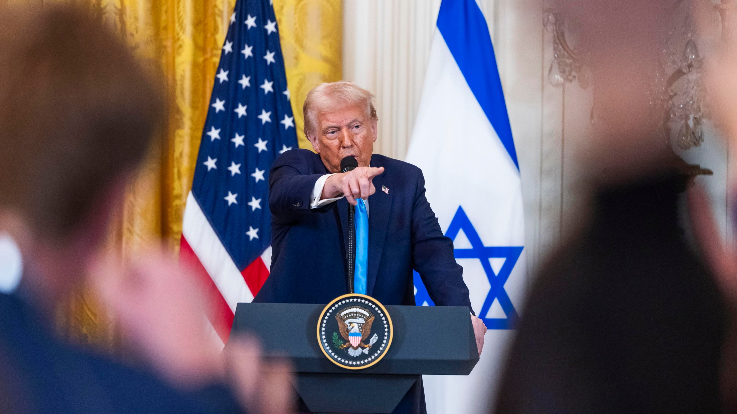 "Ce la consegneranno alla fine della guerra". Trump tira dritto sul suo "piano" per Gaza
