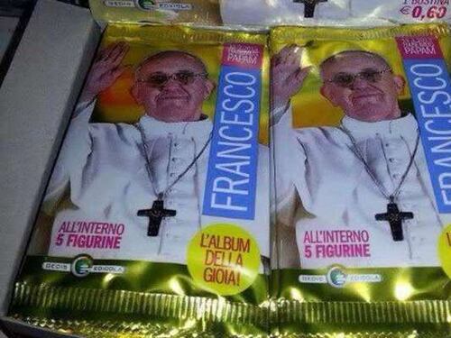 E Papa Francesco arriva in edicola: ecco le "figurine della gioia"