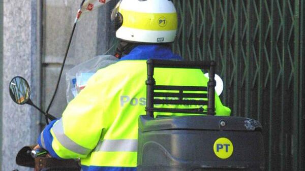 Poste, il nuovo piano annuncia la chiusura di 455 sportelli