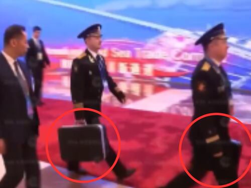 A Pechino spunta la "Cheget" di Putin: cosa è successo alla valigetta nucleare