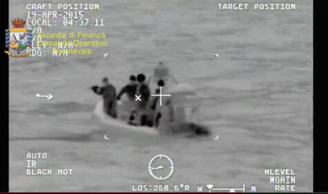 Tragedia nel Canale di Sicilia: le immagini dei soccorsi 7