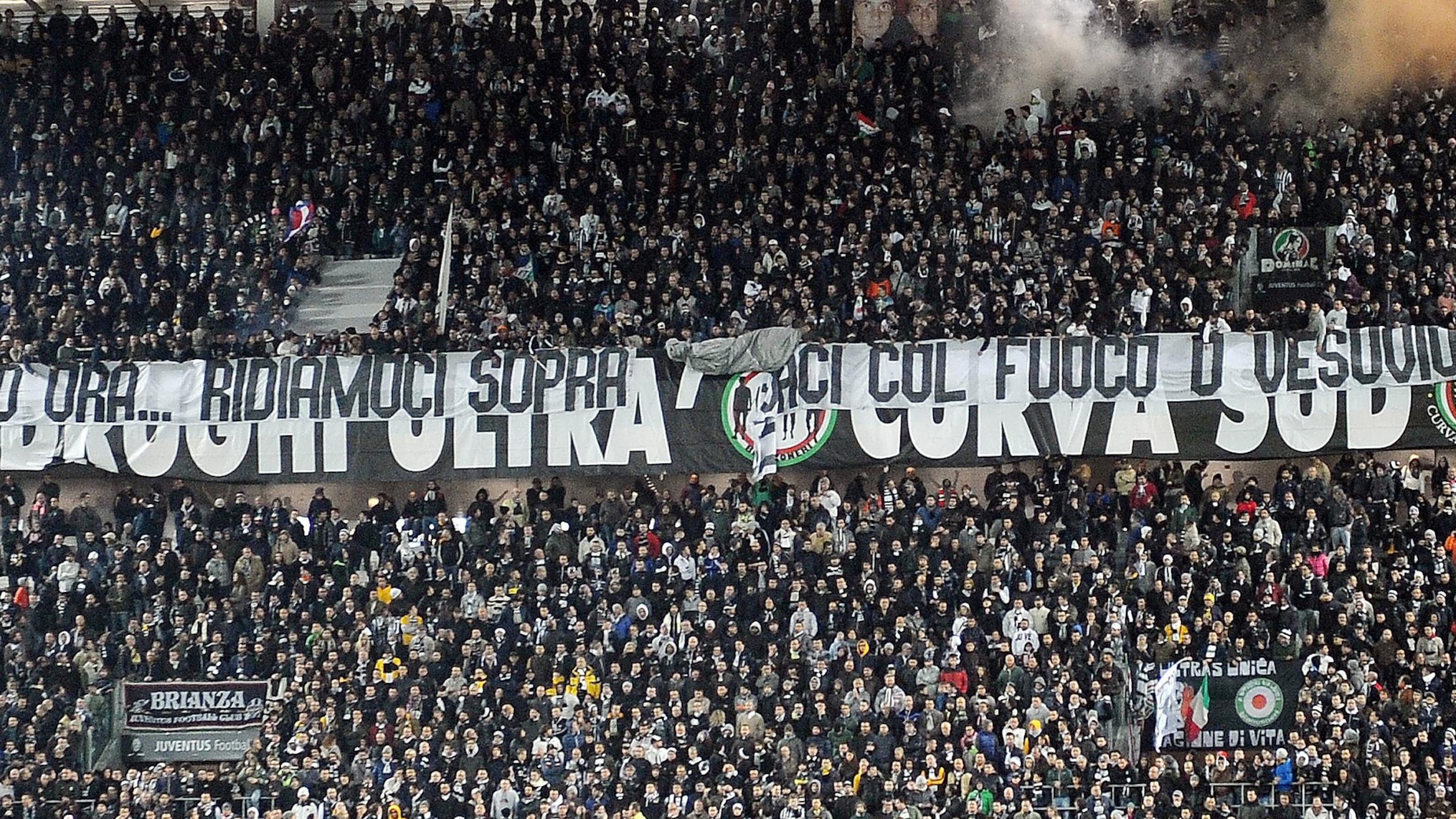 Juve, curve chiuse per cori contro napoletani