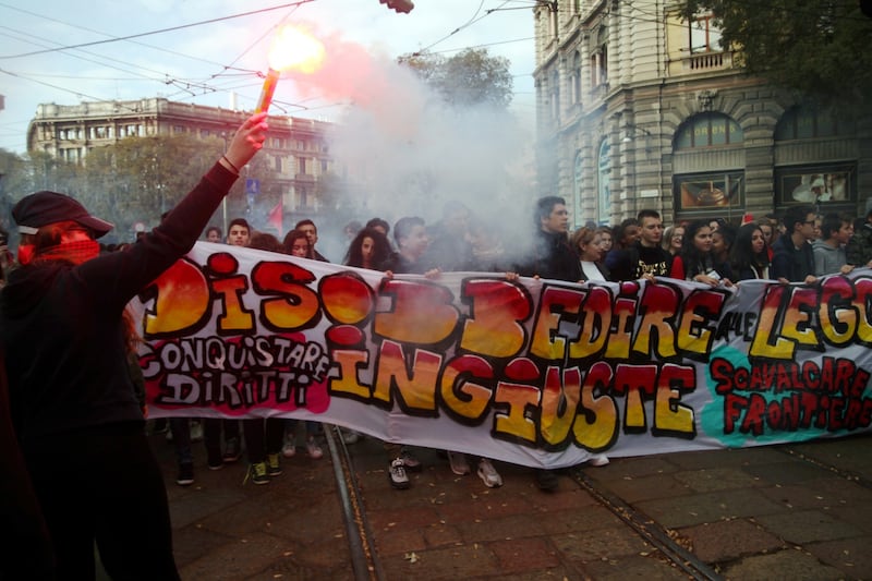 La manifestazione di Milano: "Uccidere Salvini non è reato" 5