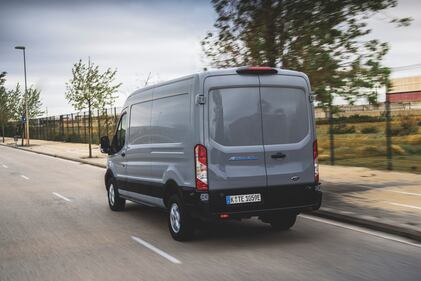 Ford E-Transit, il furgone più venduto al mondo diventa 100% elettrico: guarda la gallery 3