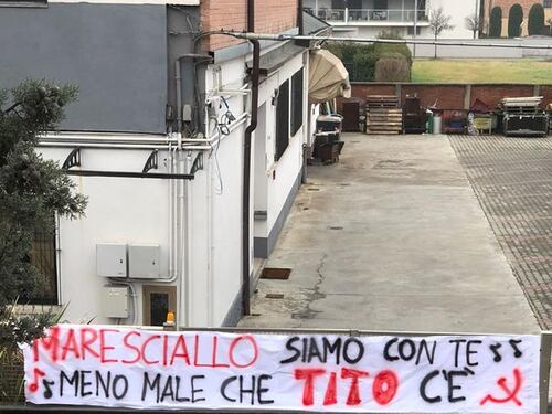 Foibe, altro striscione choc: "Meno male che Tito c'è"